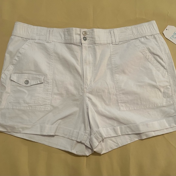 Time and Tru Women's White Cargo Shorts - Picture 1 of 4